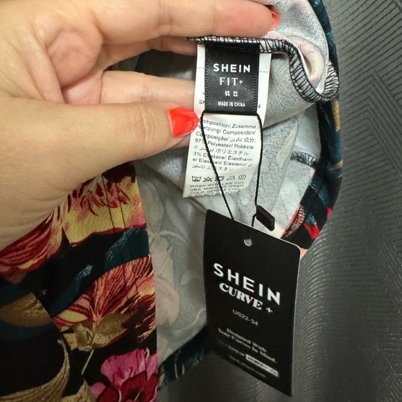 Shien Shorts Floral Romper size 22 NWT - Picture 3 of 7